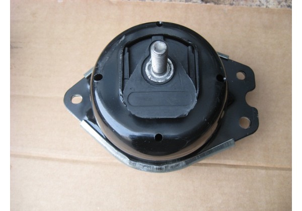 подушка, опора двигуна права Renault Laguna II, Espase IV, VelSatis, Clio II, 8200181589, 8200000011